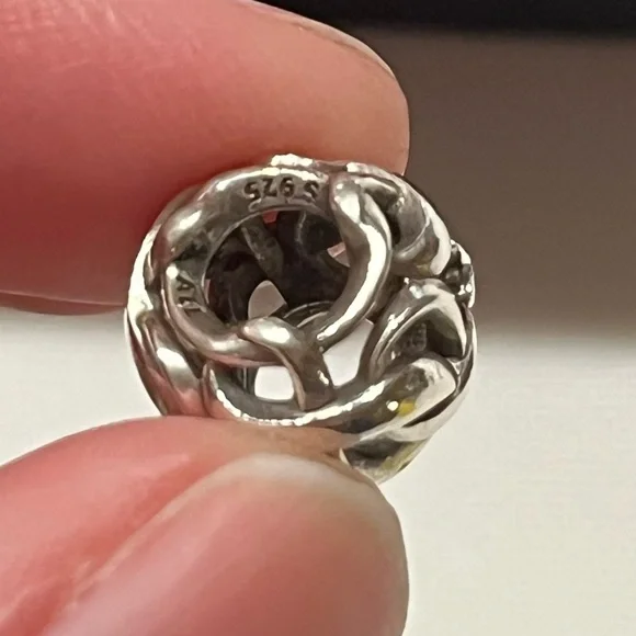 Pandora infinity knot charm bead
925 sterling silver - Picture 5 of 10